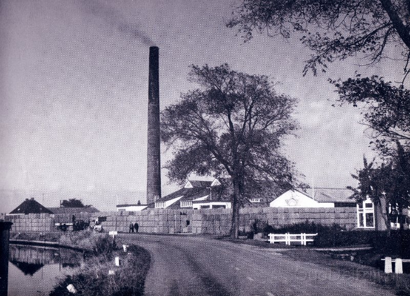 Steenfabriek Hylkema volop aan het werk.jpg